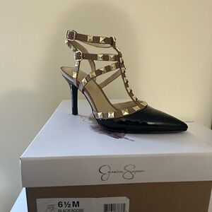 Wore once. Very comfortable and beautiful color